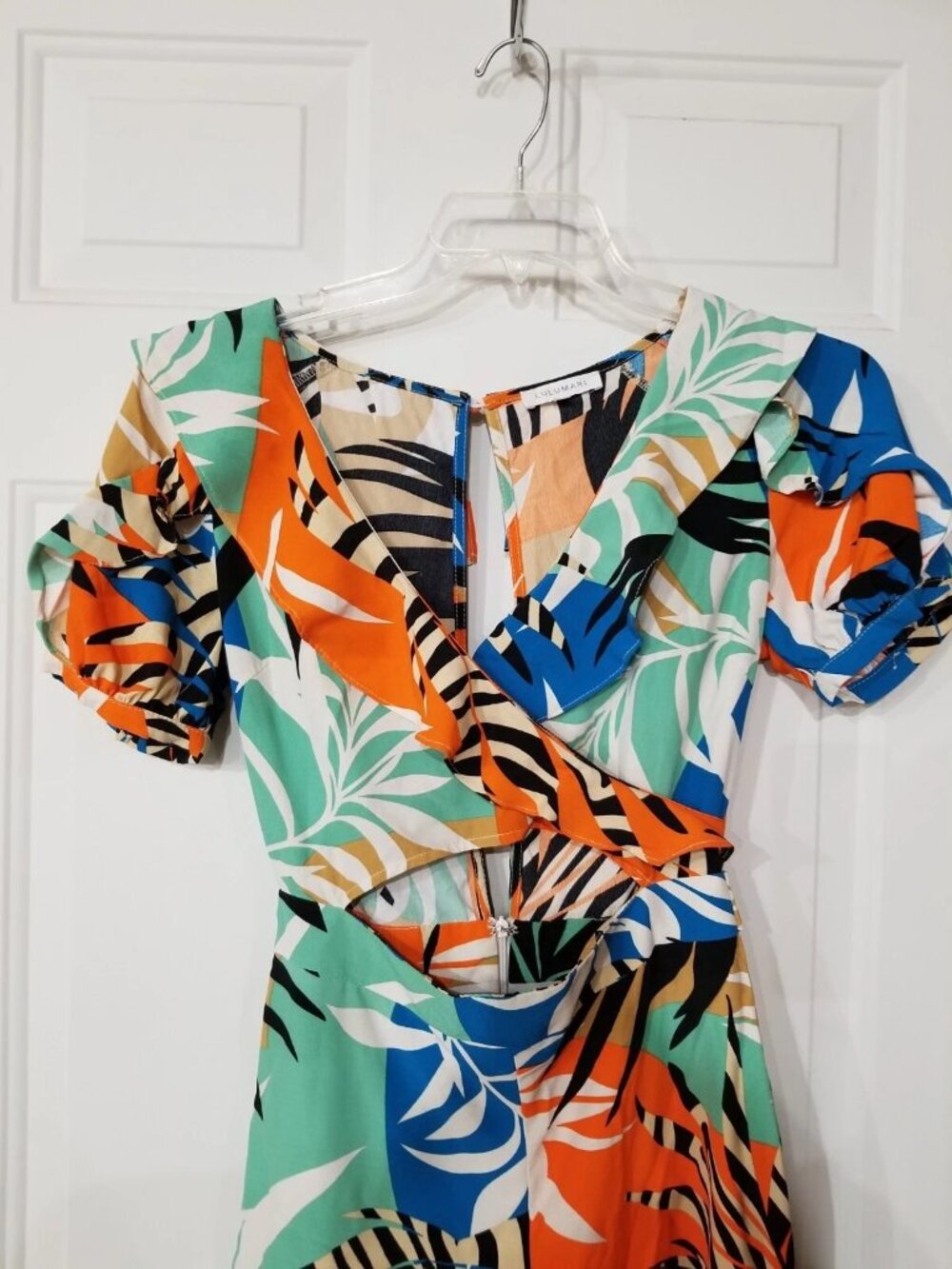Lulumari Size Small V Neck Cut Out Ruffle Romper Tropica - Picture 7 of 7